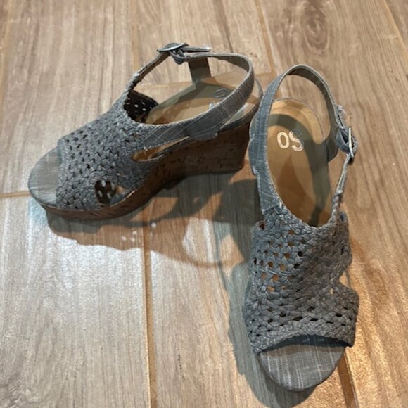SO Women's Bundle Gray and Red Wedge Sandals Size 5.5 - Picture 1 of 2
